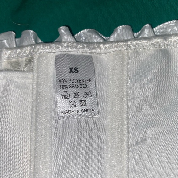 NWOT XS Pearl White Corset - Picture 4 of 4